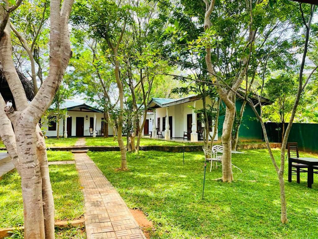Kingfisher Resort Sigiriya Ngoại thất bức ảnh